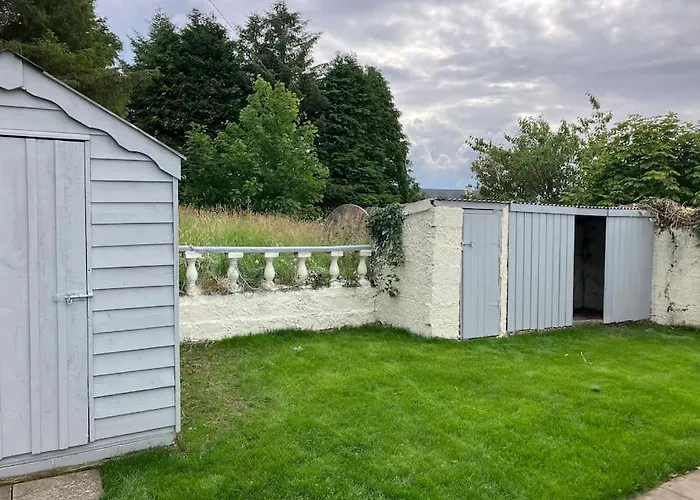 Whitethorn Cottage, Palmfield