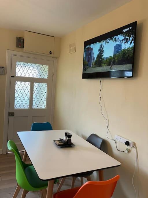 Whitethorn Cottage, Palmfield *
