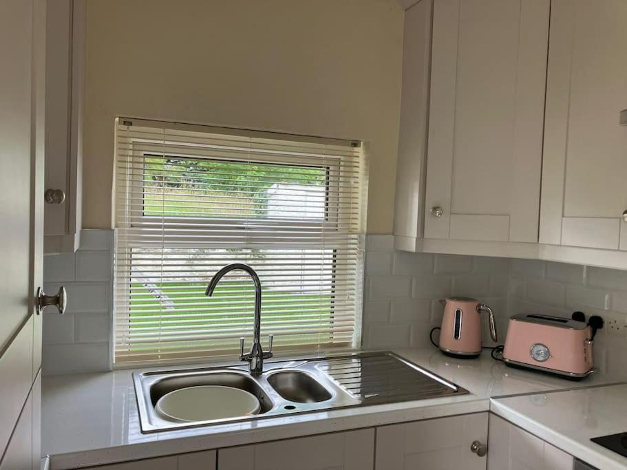 Whitethorn Cottage, Palmfield *