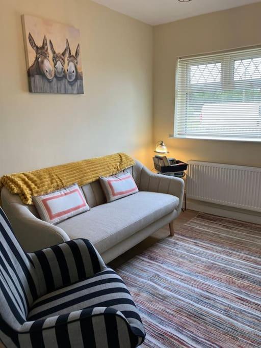 Whitethorn Cottage, Palmfield *